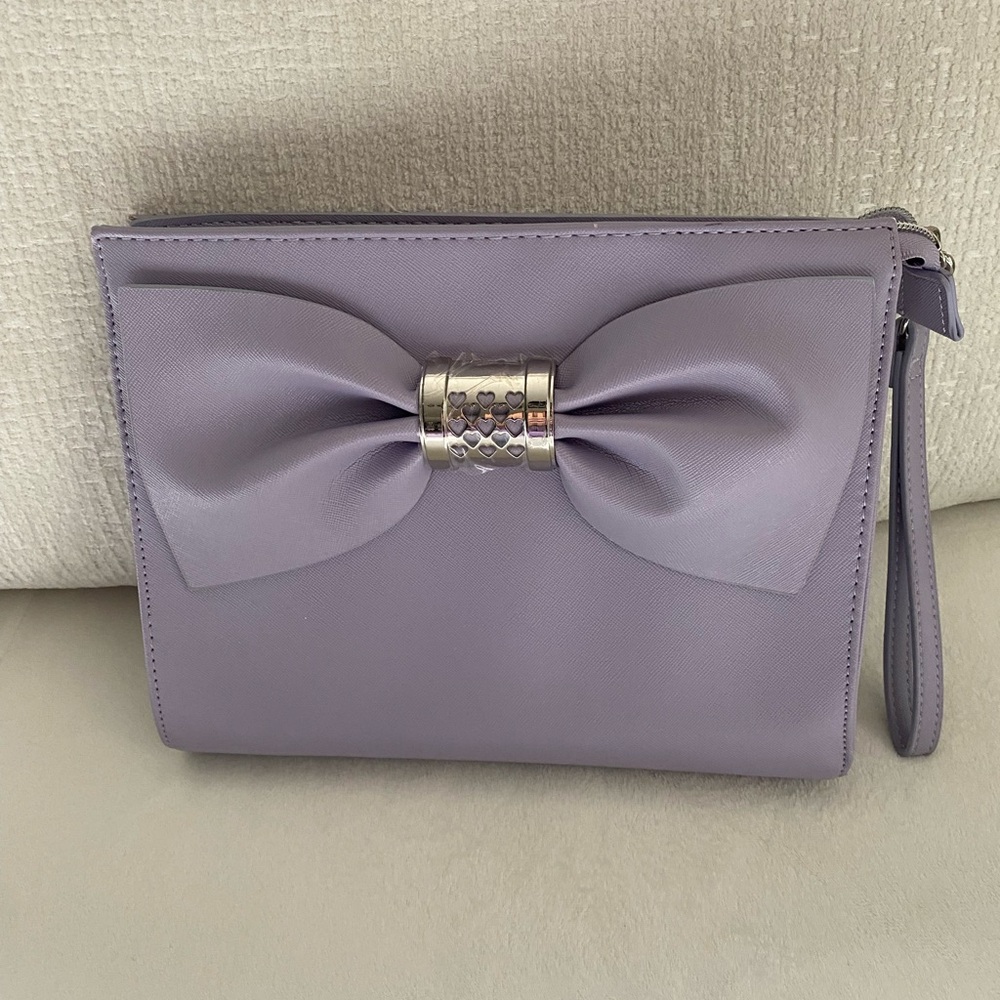 Betsey Johnson ✅NEW✅  Purple Clutch with Bow Detail